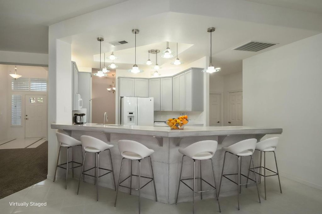 Image 13 of property listing at 512 W Fallbrook Avenue, Clovis, CA 93611