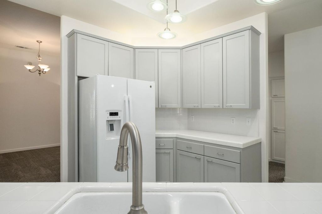 Image 14 of property listing at 512 W Fallbrook Avenue, Clovis, CA 93611