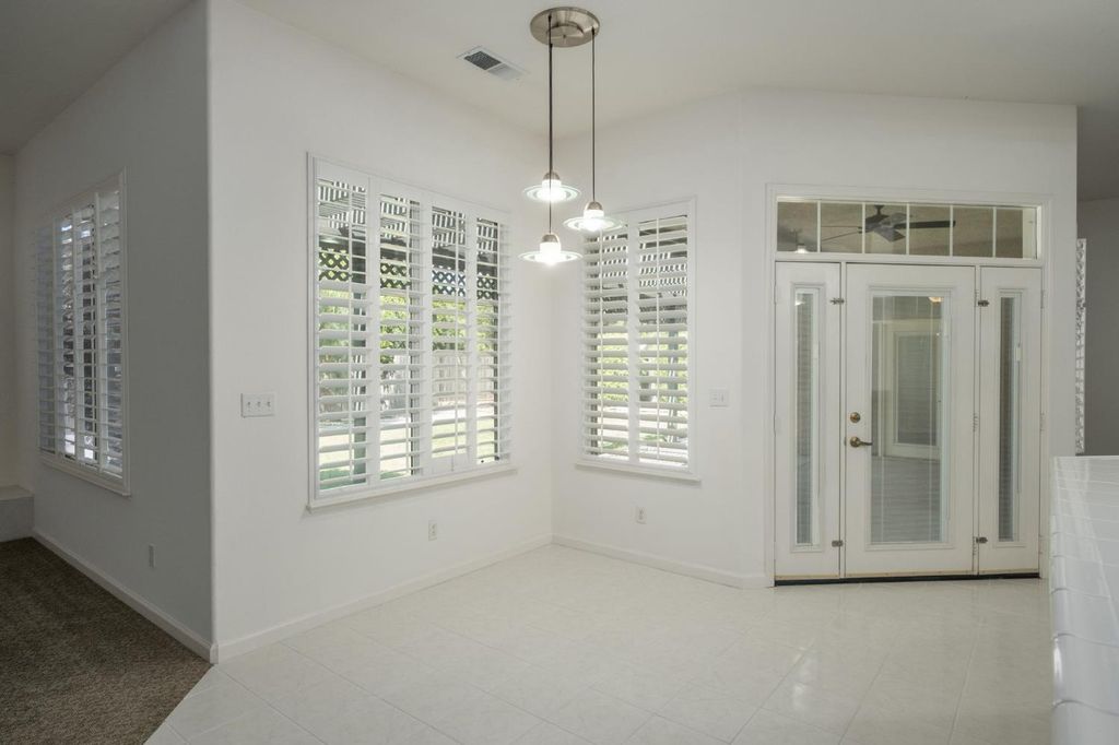 Image 17 of property listing at 512 W Fallbrook Avenue, Clovis, CA 93611