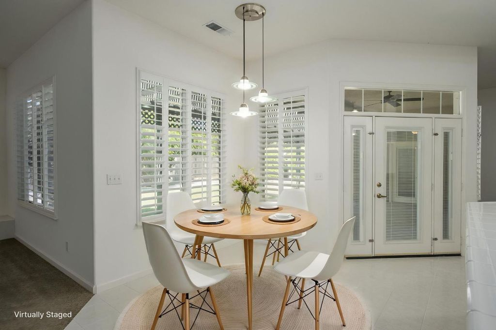 Image 18 of property listing at 512 W Fallbrook Avenue, Clovis, CA 93611