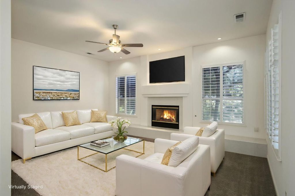 Image 20 of property listing at 512 W Fallbrook Avenue, Clovis, CA 93611