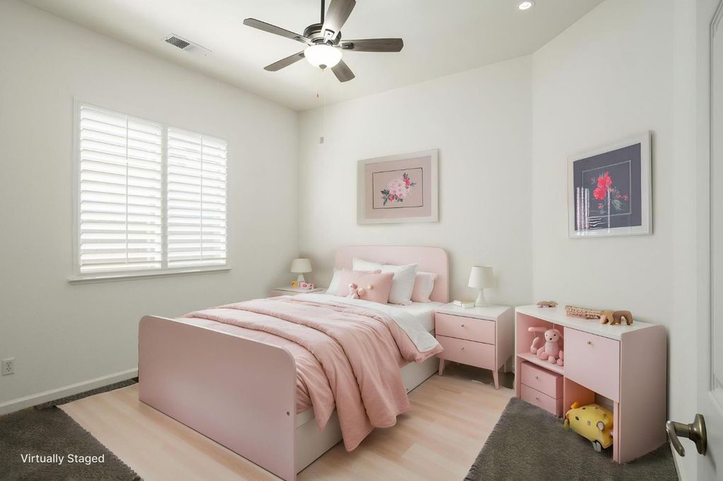 Image 33 of property listing at 512 W Fallbrook Avenue, Clovis, CA 93611
