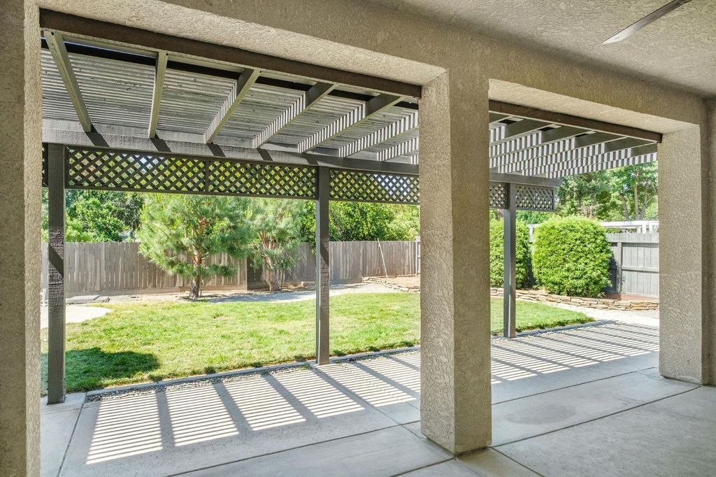 Image 39 of property listing at 512 W Fallbrook Avenue, Clovis, CA 93611
