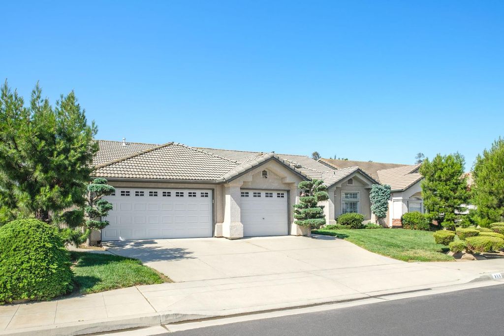 Image 43 of property listing at 512 W Fallbrook Avenue, Clovis, CA 93611