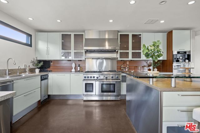 2980 Hollyridge Drive, Los Angeles, CA 90068