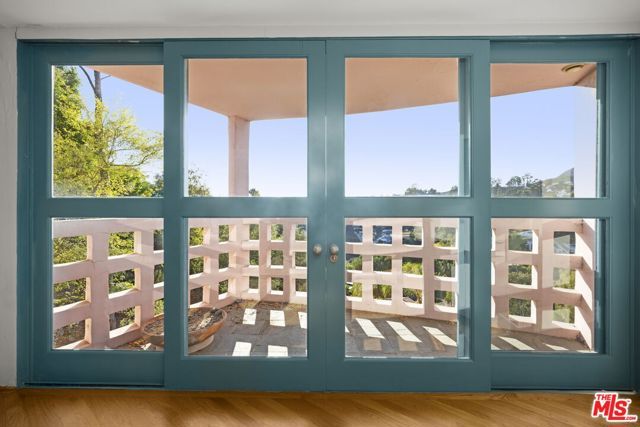 2980 Hollyridge Drive, Los Angeles, CA 90068