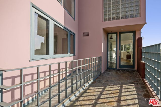 2980 Hollyridge Drive, Los Angeles, CA 90068