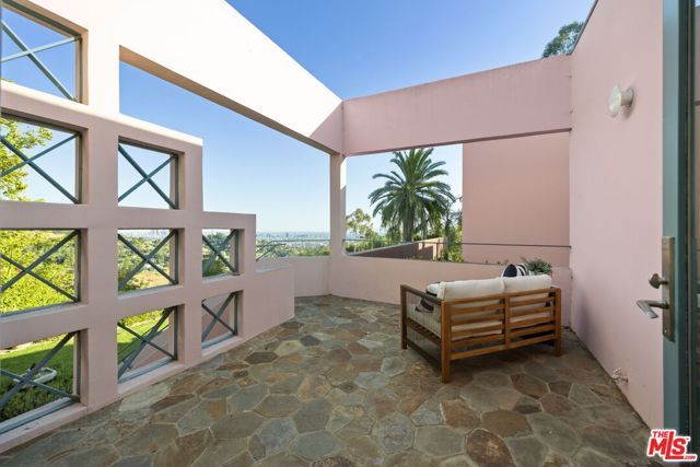 2980 Hollyridge Drive, Los Angeles, CA 90068
