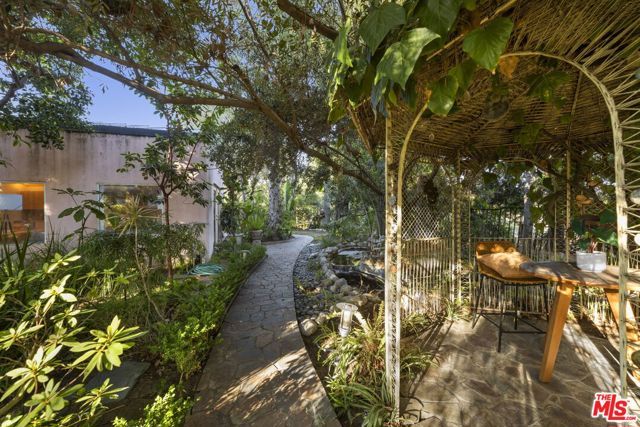 2980 Hollyridge Drive, Los Angeles, CA 90068