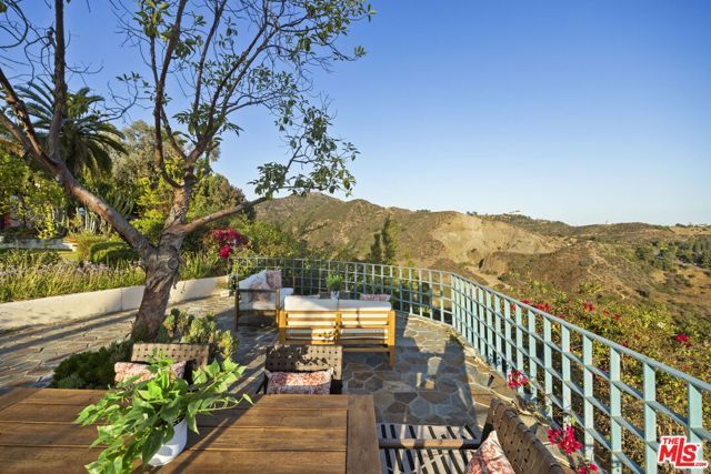 2980 Hollyridge Drive, Los Angeles, CA 90068