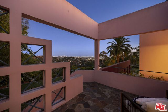 2980 Hollyridge Drive, Los Angeles, CA 90068