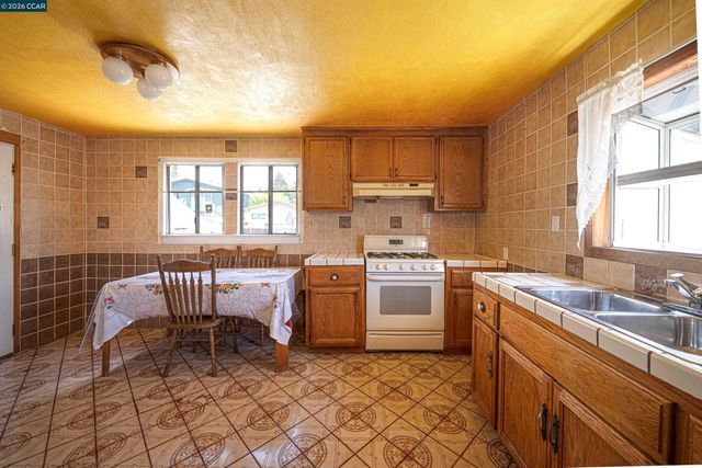 2968 Madeline Street, Oakland, CA 94602