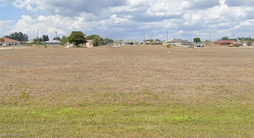 605 NE 15th TER, Cape Coral, FL 33909