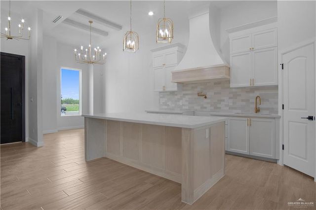 1015 E Pecan Street, Alton, TX 78573