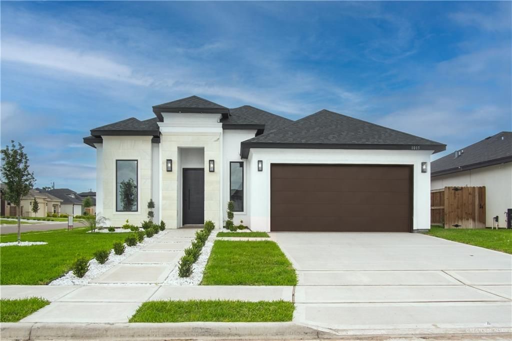 1015 E Pecan Street, Alton, TX 78573
