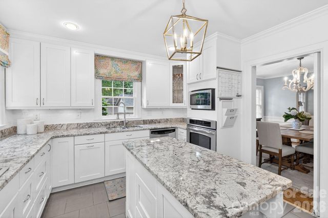 2808 Windsor Avenue, Charlotte, NC 28209
