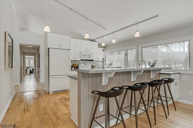 49 Farmersville Rd, Tewksbury Twp., NJ 07830