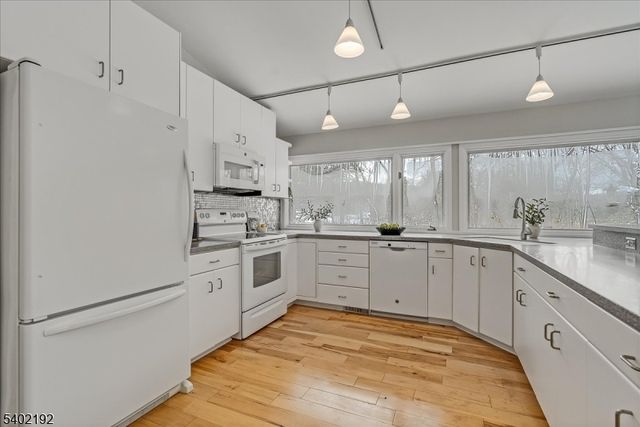 49 Farmersville Rd, Tewksbury Twp., NJ 07830