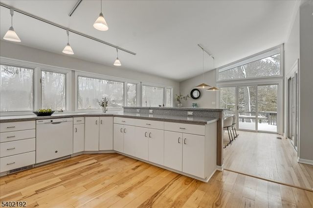 49 Farmersville Rd, Tewksbury Twp., NJ 07830