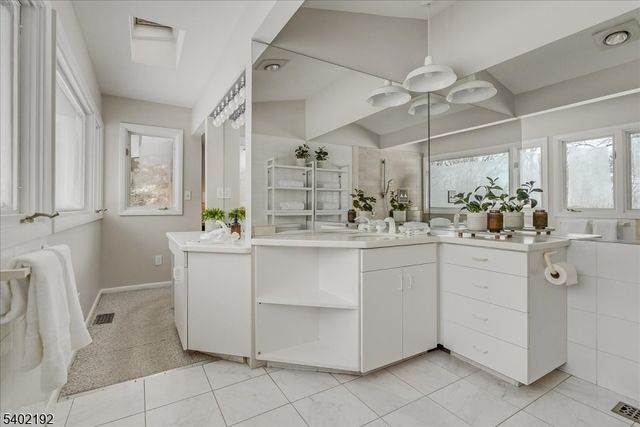 49 Farmersville Rd, Tewksbury Twp., NJ 07830