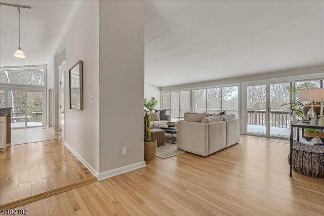 49 Farmersville Rd, Tewksbury Twp., NJ 07830