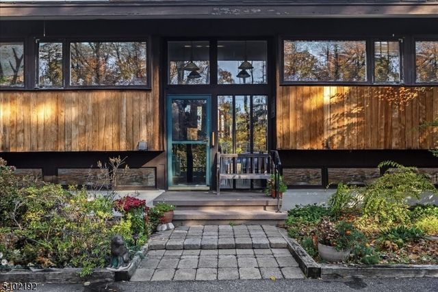 49 Farmersville Rd, Tewksbury Twp., NJ 07830