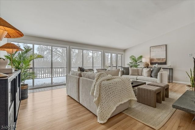 49 Farmersville Rd, Tewksbury Twp., NJ 07830