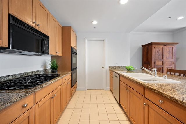 445 E NORTH WATER Street 902, Chicago, IL 60611