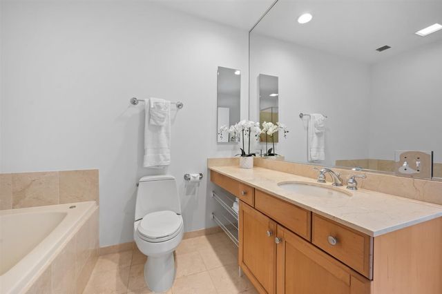 445 E NORTH WATER Street 902, Chicago, IL 60611