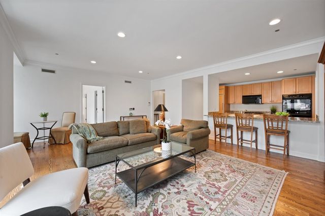 445 E NORTH WATER Street 902, Chicago, IL 60611