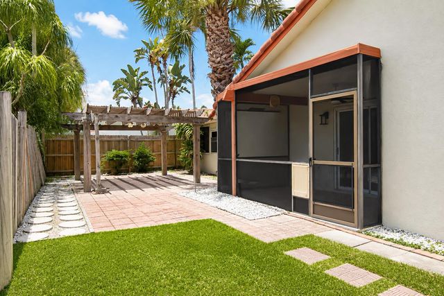 7407 SILVER WOODS Court, Boca Raton, FL 33433