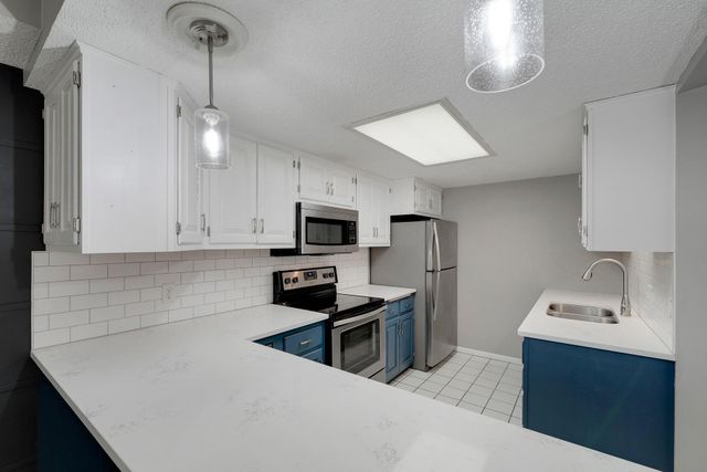 18657 Clear View Court, Minnetonka, MN 55345