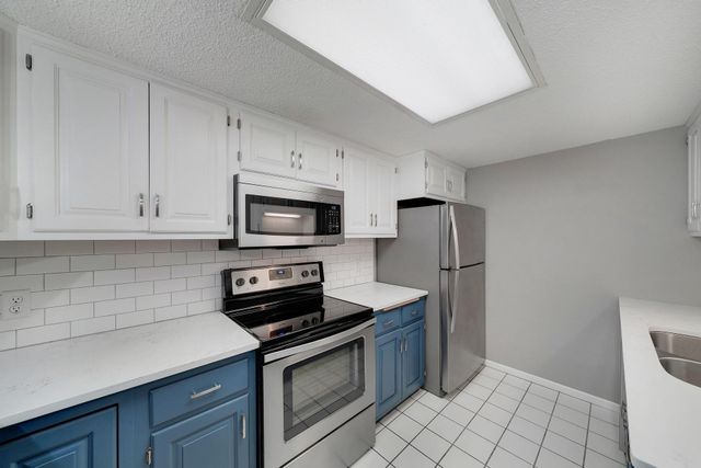18657 Clear View Court, Minnetonka, MN 55345