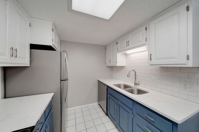 18657 Clear View Court, Minnetonka, MN 55345