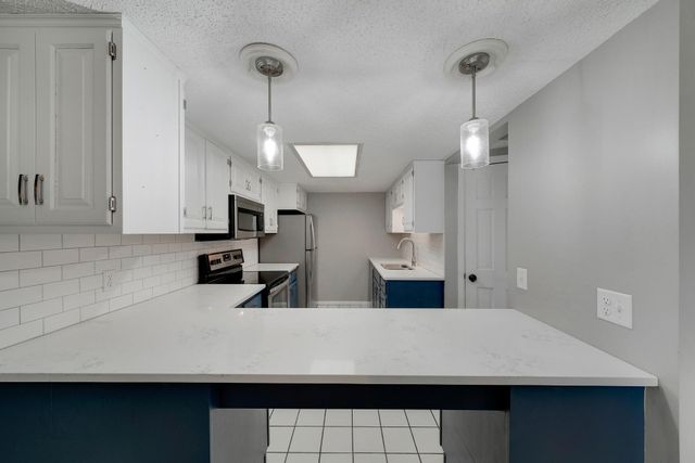 18657 Clear View Court, Minnetonka, MN 55345