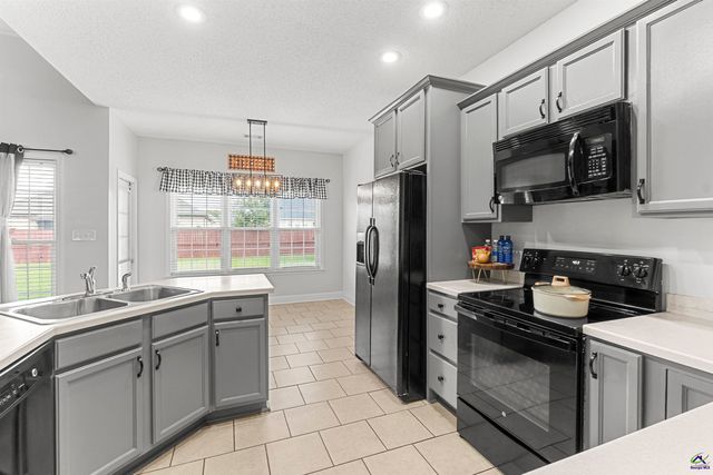 217 Caleb Way, Byron, GA 31008