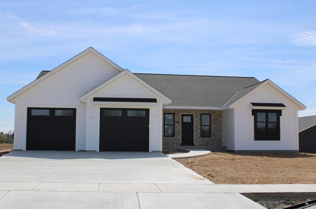 947 Drumlin DRIVE, Kewaskum, WI 53040