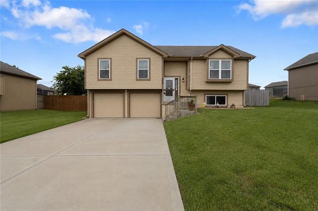 305 193rd Street, Smithville, MO 64089