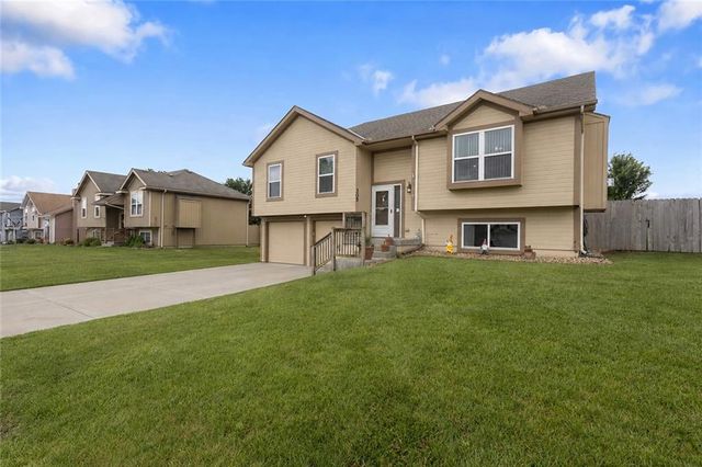 305 193rd Street, Smithville, MO 64089