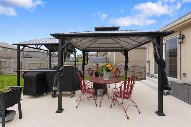 305 193rd Street, Smithville, MO 64089
