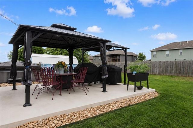 305 193rd Street, Smithville, MO 64089