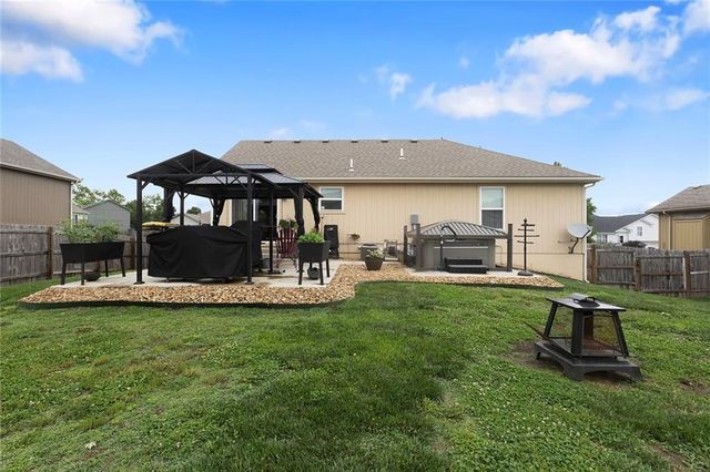 305 193rd Street, Smithville, MO 64089