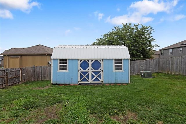 305 193rd Street, Smithville, MO 64089