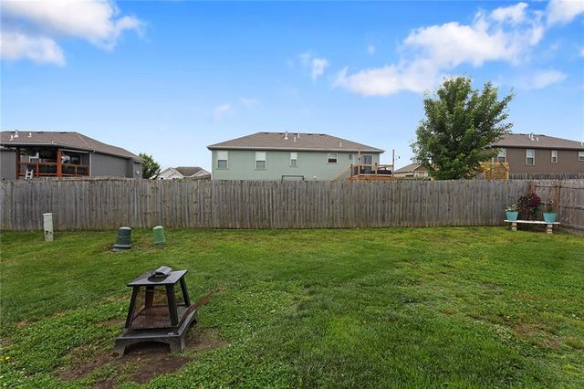 305 193rd Street, Smithville, MO 64089