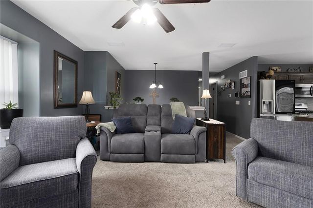 305 193rd Street, Smithville, MO 64089