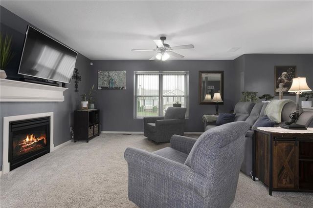 305 193rd Street, Smithville, MO 64089