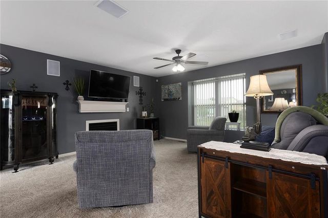 305 193rd Street, Smithville, MO 64089