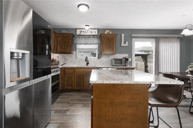305 193rd Street, Smithville, MO 64089