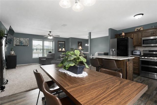 305 193rd Street, Smithville, MO 64089