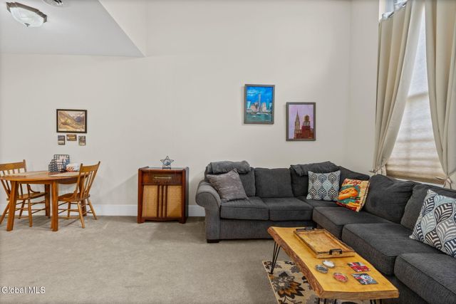 137 Front Street APT 208, Schenectady, NY 12305